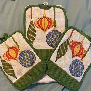 Christmas Potholder/Towels Set